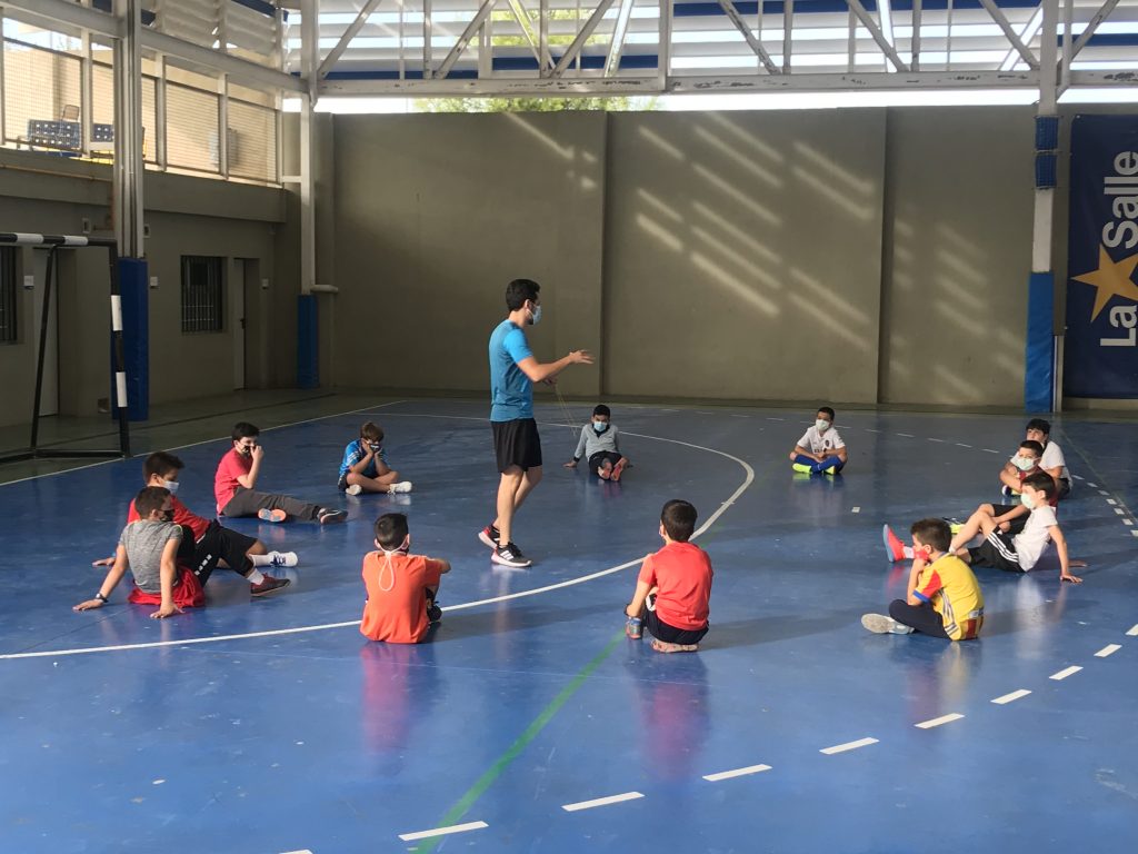Fútbol Sala ENEF Saltillo - Beneficios del futbol sala: El fútbol sala es  una actividad extraescolar que reporta innumerables beneficios a los niños  y adolescentes que la practican. En primer lugar, se