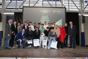 Alumnos de Grado Medio de Electromecánica de Vehículos Automóviles. Alumnos de Grado Medio de Electromecánica de Vehículos Automóviles.