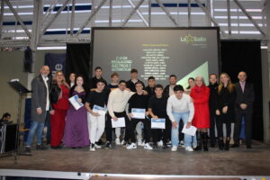 Alumnos de Grado Medio de Instalaciones Eléctricas y Automáticas. Alumnos de Grado Medio de Instalaciones Eléctricas y Automáticas.