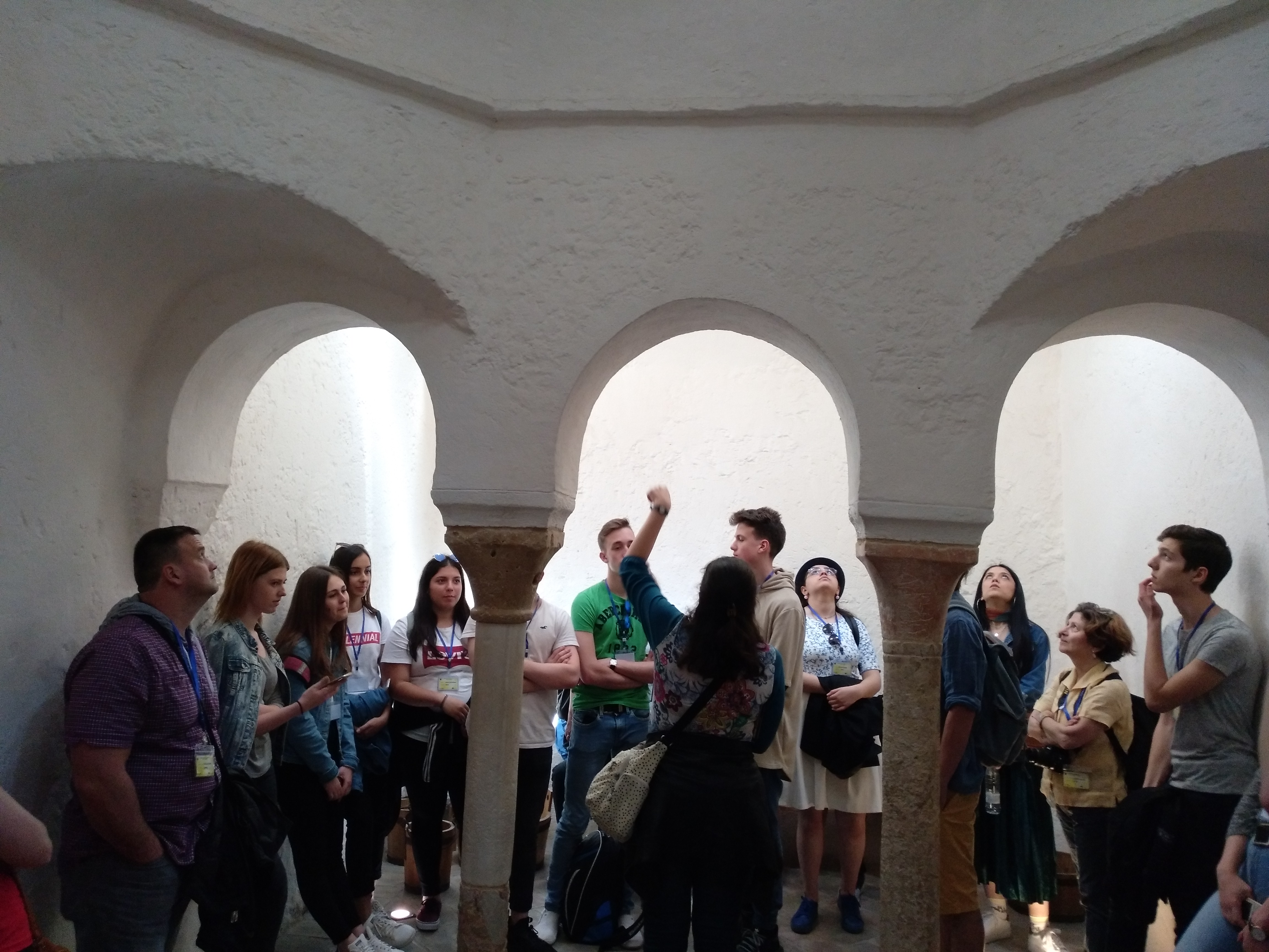 Profesores y estudiantes Erasmus + visitan el centro histórico de Valencia
