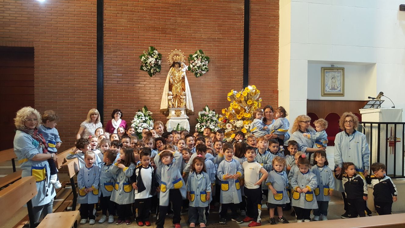 Ofrenda floral a la Virgen de los alumnos de la Escuela Infantil