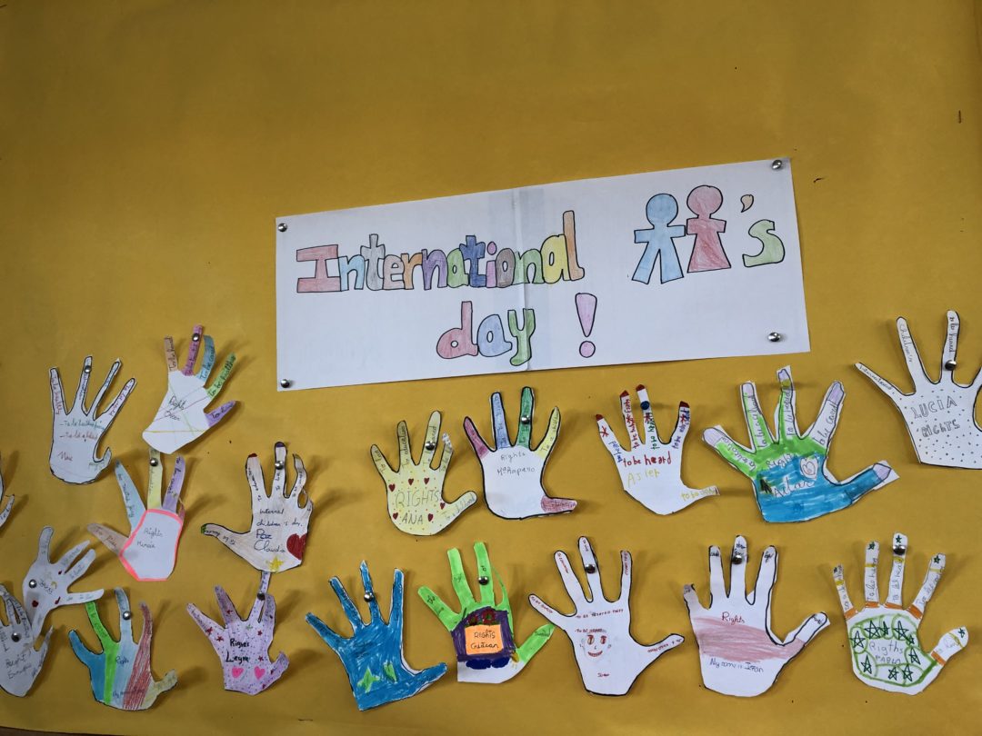 Celebración del Día Universal del niño en clase de inglés de primaria