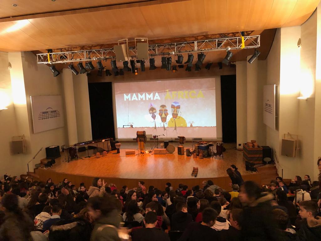 Alumnos de 4º de ESO disfrutan del concierto pedagógico Mamma África
