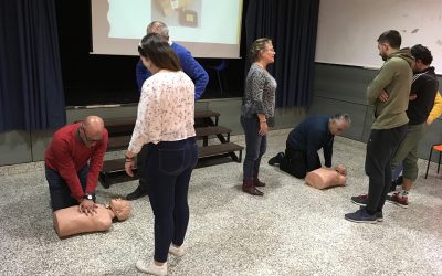 La comunidad educativa de la Escuela recibe formación de primeros auxilios y atención a alumnos con enfermedades crónicas