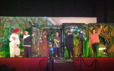 Los alumnos de ESO disfrutan de la obra de teatro en inglés ‘Midsummer night’s dream’