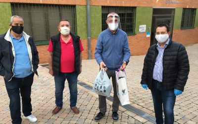 La Asociación de vecinos del barrio Alborgí dona pantallas protectoras y mascarillas a la Escuela Profesional La Salle