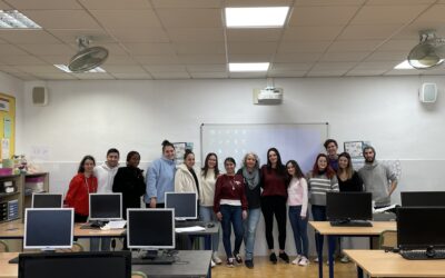 Antigua alumna de administración imparte una charla sobre su recorrido profesional