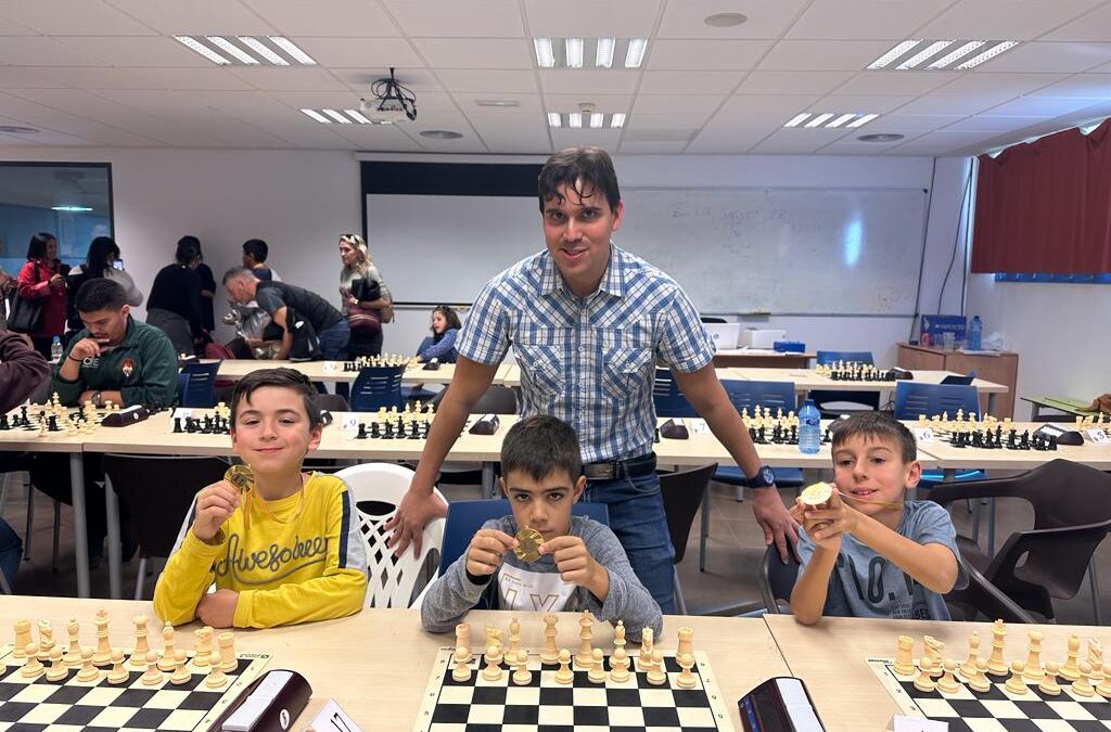 Tres alumnos de Educación Primaria participan en el XV Torneo Interescolar de Ajedrez de Valencia
