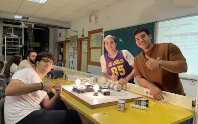 El alumnado de 2º del Grado Superior de STI aprende a configurar dispositivos inteligentes