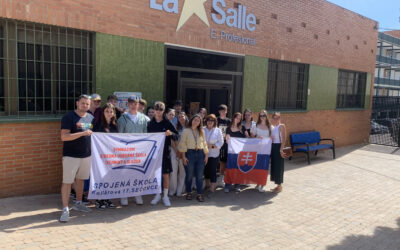 El pasado martes, 14 de mayo, tuvimos el honor de recibir a los estudiantes de la escuela Spojená skola Secovce como parte del programa Erasmus+