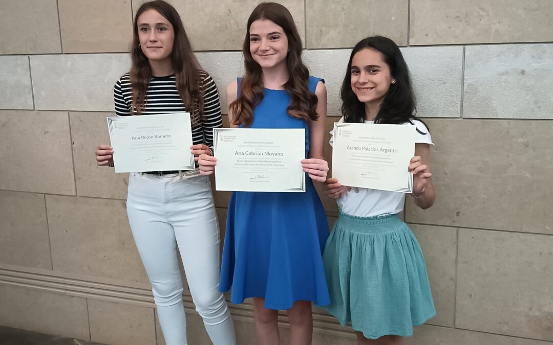 Las alumnas Ana Rejón Romero, Ana Cebrián Moyano y Aranda Palacios Argente han sido protagonistas en el acto de entrega de los premios extraordinarios al rendimiento académico