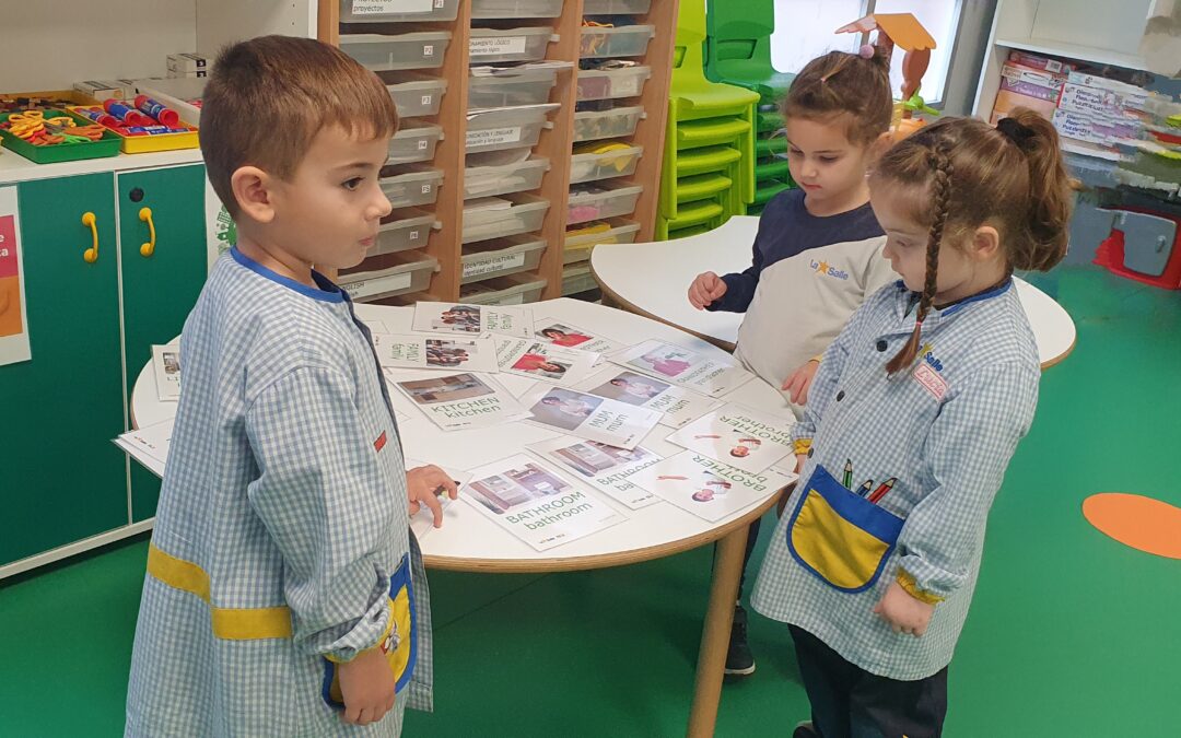 En el ámbito de NCA de Inglés, los niños de 4 años de la Escuela Infantil Desamparados La Salle, han estado aprendiendo el vocabulario de la Unidad