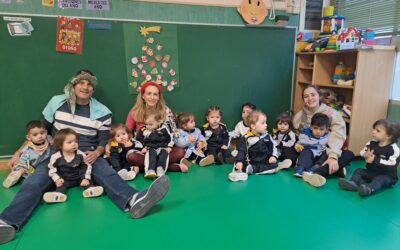 En la escuela Infantil Desamparados, el aula de 1 año ha realizado un cuentacuentos con la colaboración de una de las familias