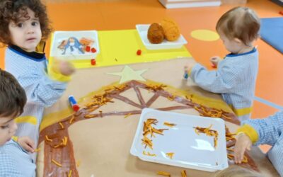 Con la llegada de la Navidad, los alumnos/as del aula de dos años de la escuela Infantil Desamparados han realizado una de las actividades del segundo proyecto de NCA «Que brilla en el cielo»