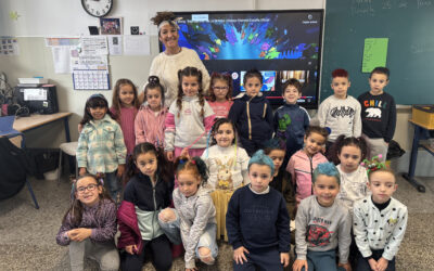 ¡Hoy en Infantil y Primaria hemos vivido un huracán de pelos locos y sombreros épicos!