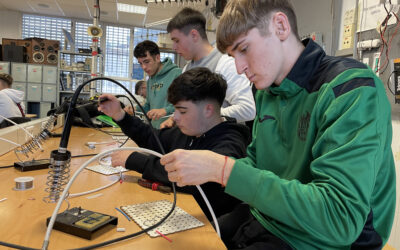 Los alumnos de 1º de Sistemas de Telecomunicaciones e Informáticos (STI) han demostrado sus habilidades y conocimientos al realizar la reparación de un cable coaxial