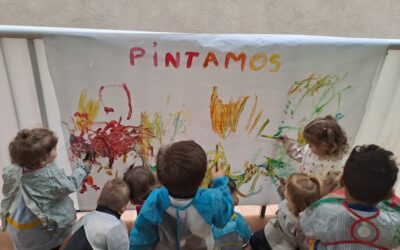 En la escuela Infantil Desamparados-La Salle, el aula de 1 año ha realizado un mural muy creativo lleno de colores aprovechando el carnaval