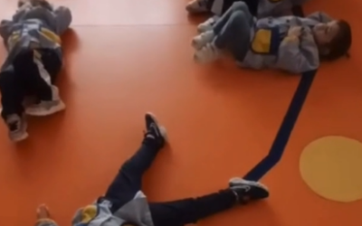 El grupo de niños/as de 2 años ha realizado una actividad en la Escuela Infantil Desamparados relacionada con las emociones