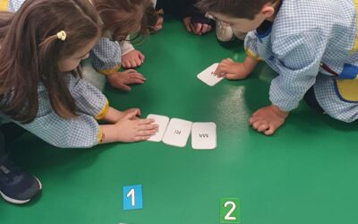 En el ámbito de Acogidas de NCA, los niños de la clase de 4 años, de la Escuela Infantil Desamparados de La Salle trabajan la lectoescritura a través de unas actividades muy divertidas e intuitivas