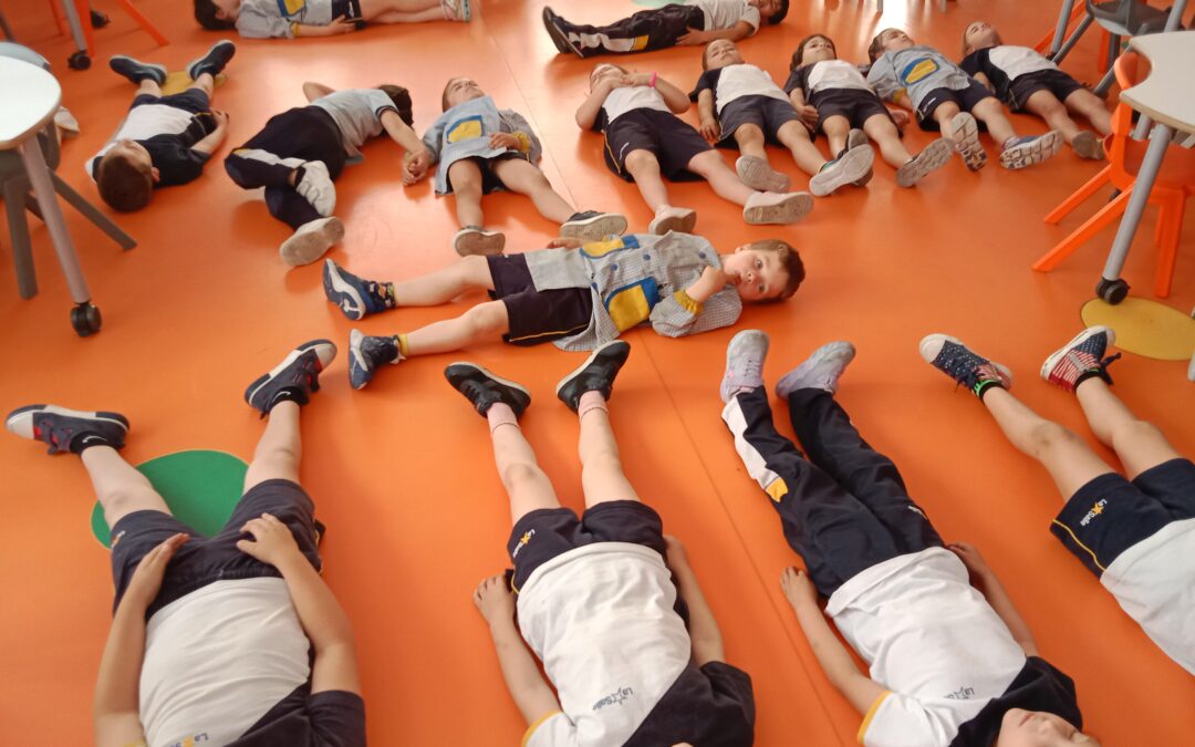 En el aula de 5 años aprendimos algo muy importante: detenerse también es parte del juego