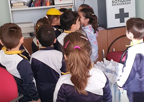 Los peques de la EI Desamparados de La Salle encontraron el casco de Ernesto el Arquitecto y completaron su misión