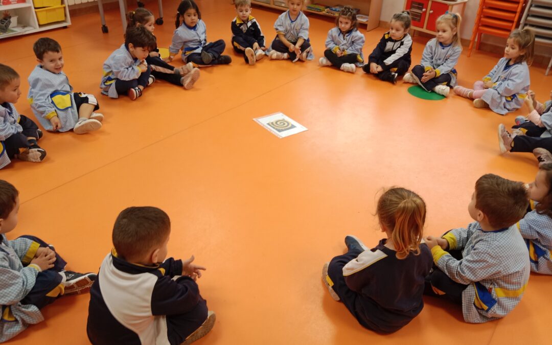 Los niños y niñas de 3 años participaron en una dinámica muy especial para aprender la importancia de sentarse correctamente y respirar de forma adecuada