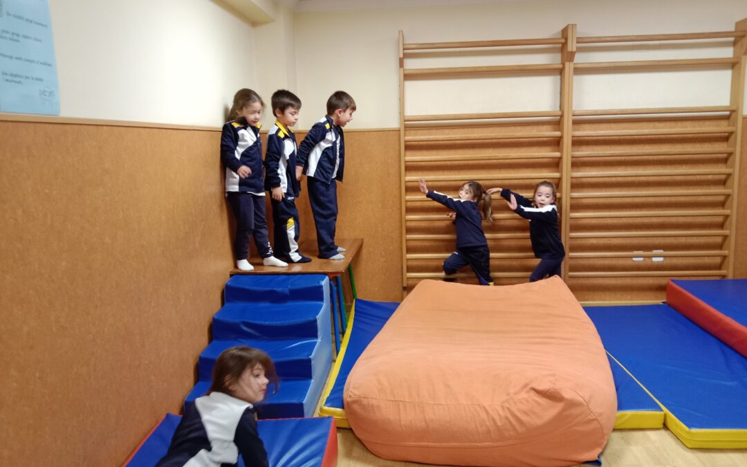 En el aula de 5 años hemos disfrutado de una fantástica sesión en la sala de psicomotricidad