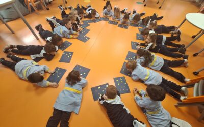 En la Escuela Infantil Desamparados La Salle, en el aula de 3 años, estamos viajando por el universo y descubriendo los secretos de los planetas