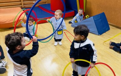 Los niños y niñas del aula de 1 año han estado en la sala de psicomotricidad
